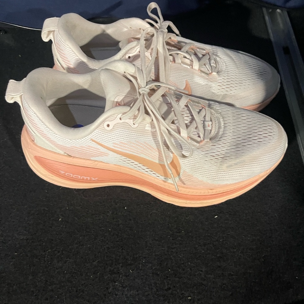 Nike Vomero zoom X Running Shoes - White & Peach Lightweight Sneakers